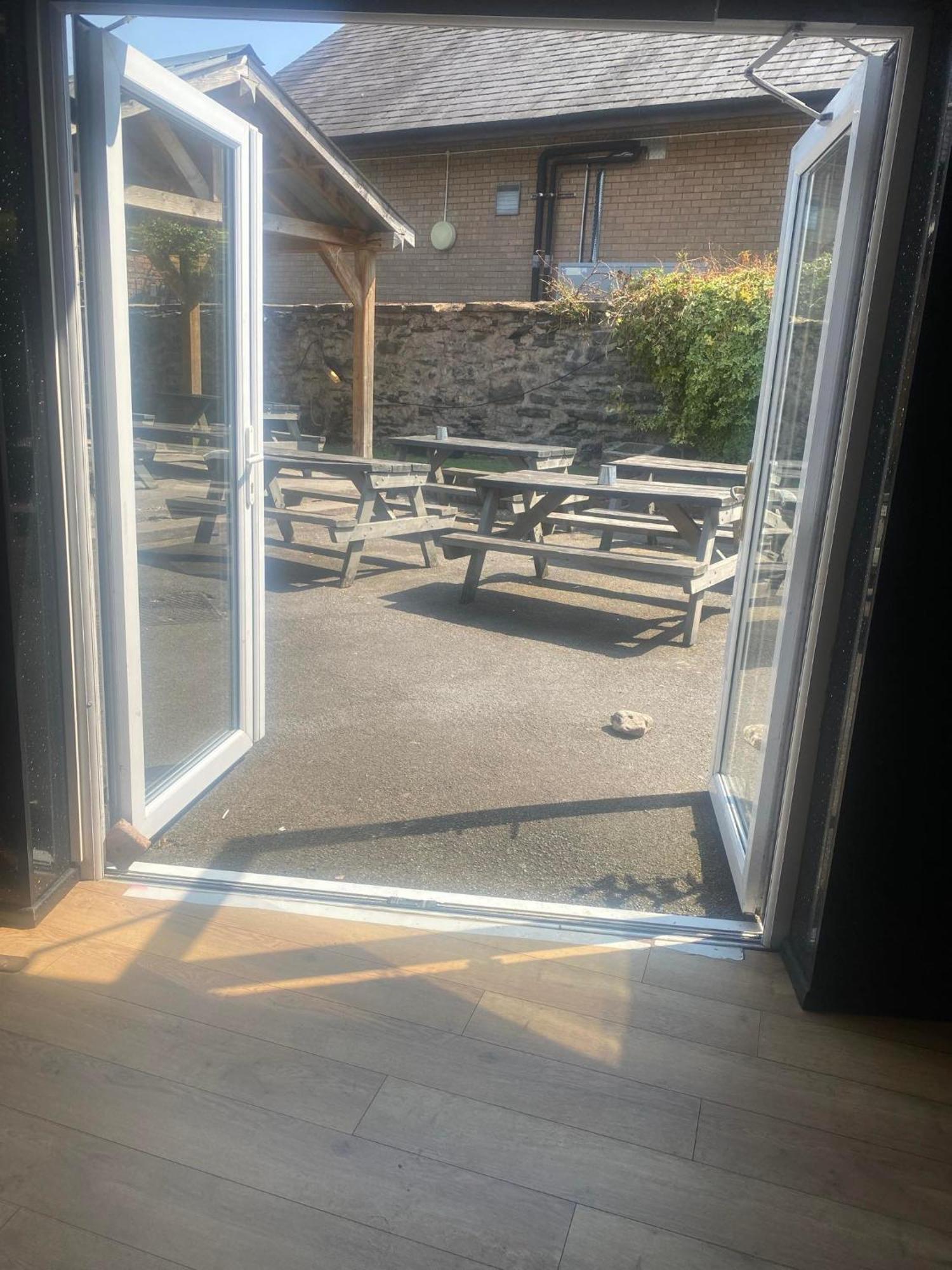 Prince Of Wales Pub And Accommodation Llangollen Εξωτερικό φωτογραφία